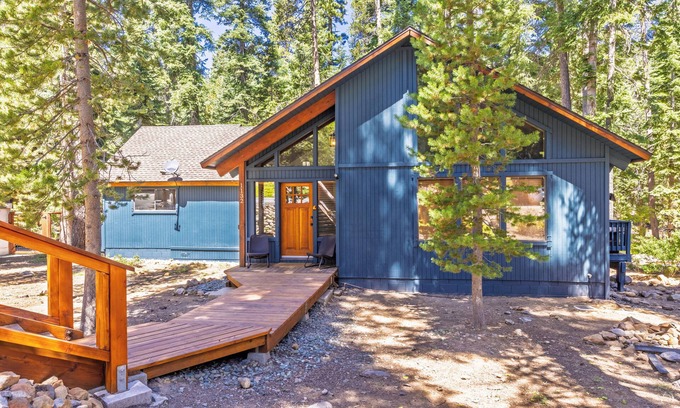 Kingswood Estates House | Solitude Retreat in Tahoe Vista - Dog friendly - Near Kings Beach