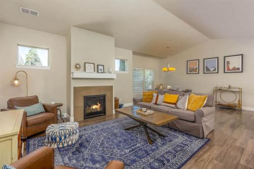 Old Farm District House | Sonata Getaway Pet friendly Near Old Mill District