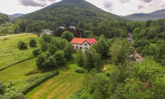 Bread Loaf House | Songbird Haven–majestic VT Timberframe, Dog-Friendly Home Along The White River
