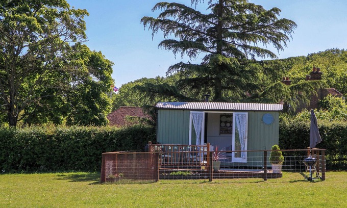 St Michaels Cottage | SONGBIRDS, pet friendly, with a garden in St Michaels, Kent