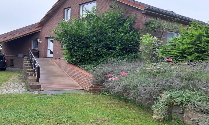 Heiligenhagen Apartment | Sonnige Ferienwohnung am Wald/Büdnerreihe