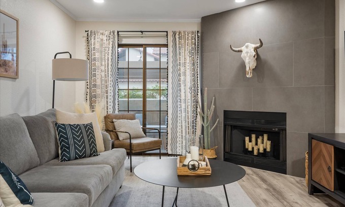 La Contessa Condo | Sonoran Style 2BR/2BA w. Free Parking & Pool