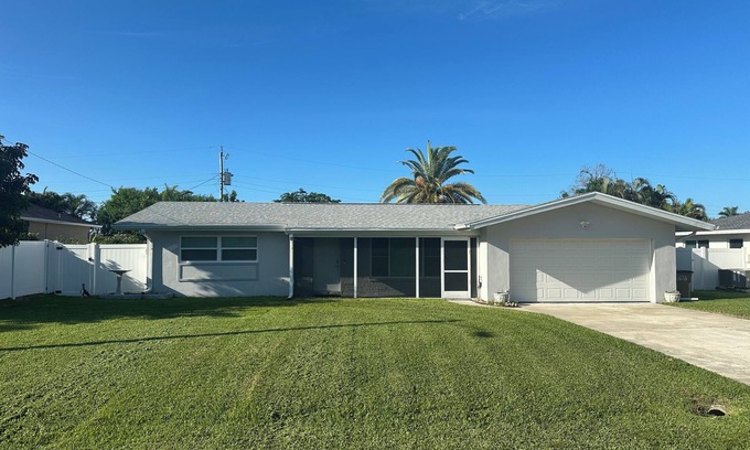 Pelican House | Soothing 2-bedroom house with AC, Pool & Hot tub with Privacy in Cape Coral
