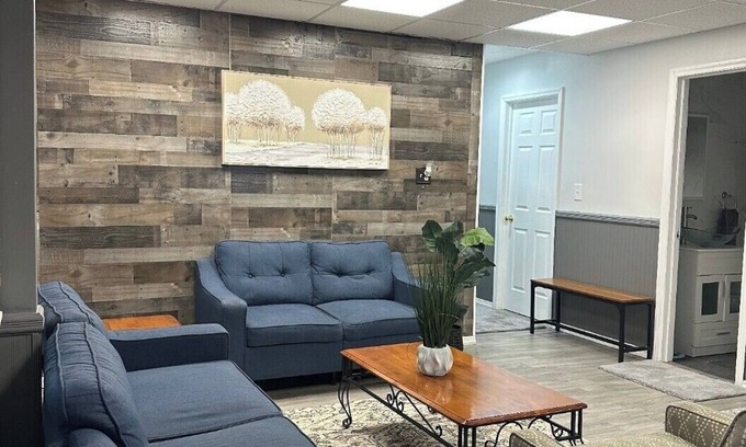 Medford Apartment | Soothing 3-bedroom apartment with AC in Farmingville