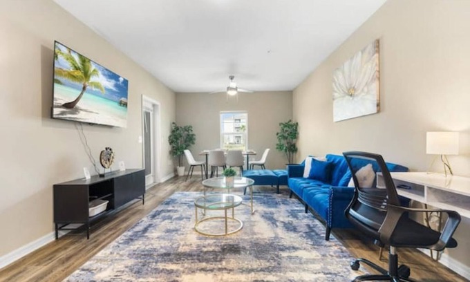 Melbourne Condo | Sophisticated 3BD/2BA Retreat: Pool, Gym, Laundry