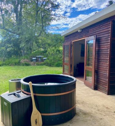 Knysna House | Soul Forest cabin Nature retreat with hot tub