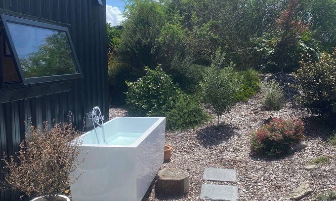 Raglan House | Soul Shack, cozy private studio with outdoor bath. Pet friendly