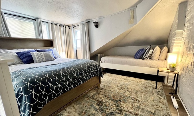 Soulard Apartment | Soulard 2 Bedroom Carriage House - In Unit Washer Dryer Pet Friendly Fenced Yard