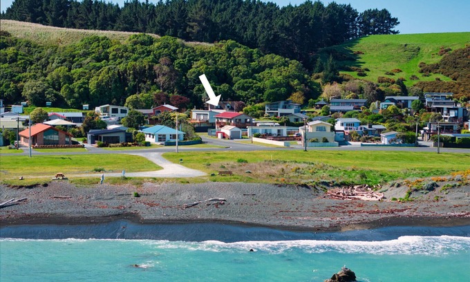 South Bay House | South Bay | Great View | Classic Kiwi Bach - KK922