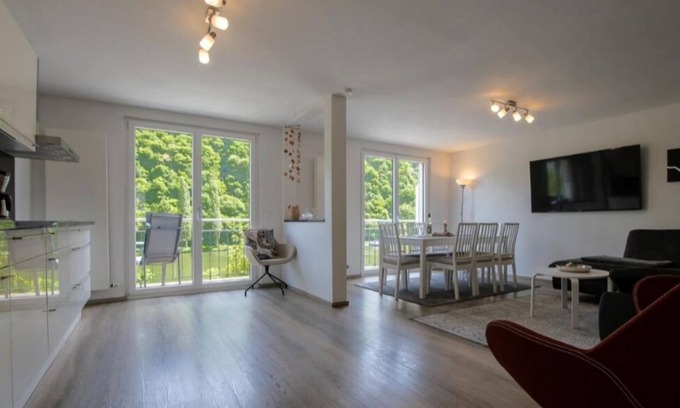 Klotten Apartment | South-facing balcony on the banks of the Moselle