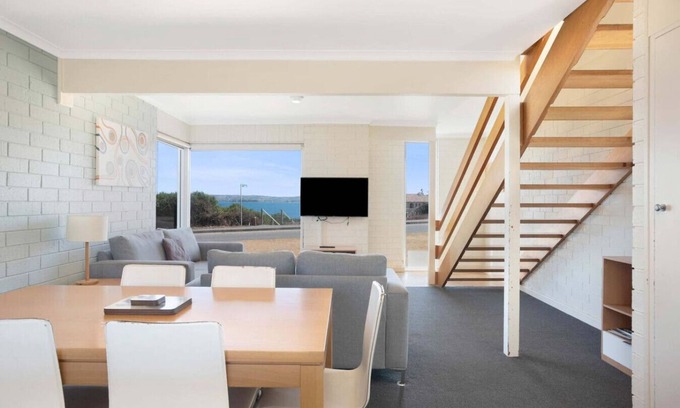 Port Elliot House | South Seas 1, Beachfront Villa , Walk everywhere