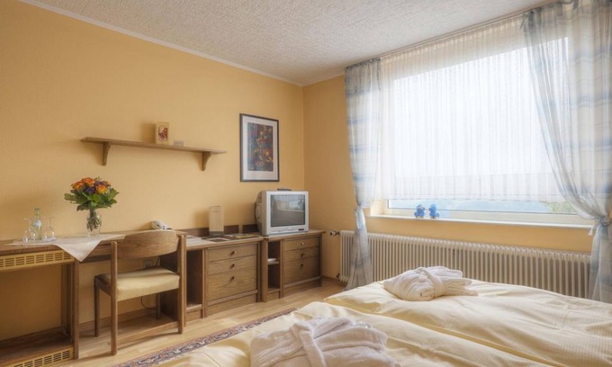 Bollendorf-Pont House | South side without balcony with panoramic view, 4 - 11 nights - Waldhotel Sonnenberg