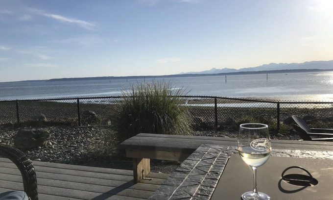 Clinton House | South Whidbey Island - No Bank Waterfront Beach house