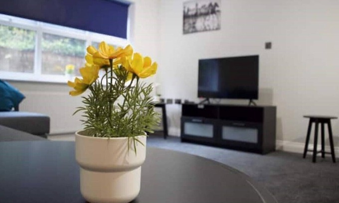 Canklow Apartment | South Yorkshire Cozy 2-bed Apartment with secured parking