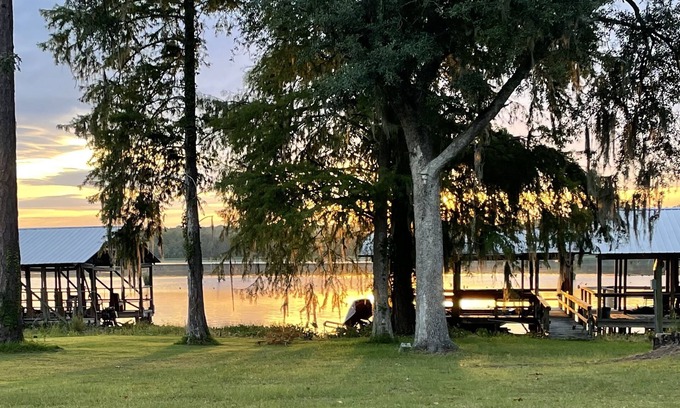 Donalsonville House | "Southern Comfort Lake House" on Lake Seminole-Covered Dock with Elec/Water!