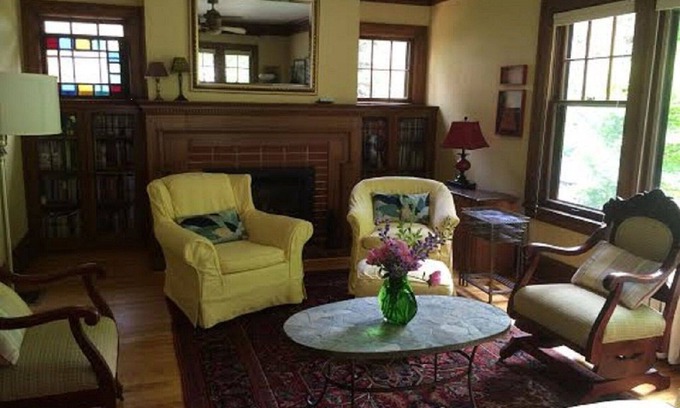 Lynnhurst House | Southwest Minneapolis, access to lakes, creeks, bike trails, freeway, shops.