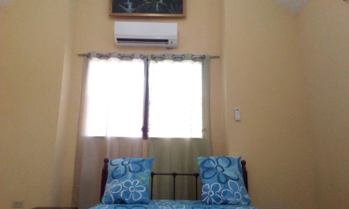 Petionville Apartment | Souvenir House: 24 Elect, Ac, WiFi, TV Cable, Fridge.