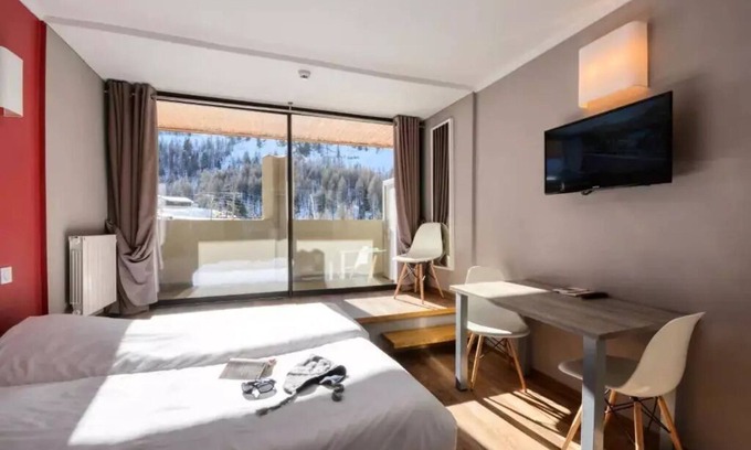 Isola Apartment | SOWELL RÉSIDENCES New Chastillon* - Studio Cabin 4 People Balcony