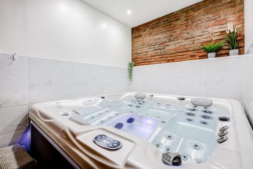 Saint-Etienne Apartment | Spa des Carmes