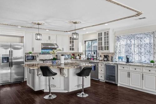 San Jose House | Spaciour 4Br 4Bth Stunning house with Free Parking