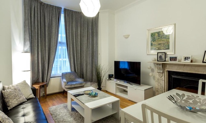West Kensington Apartment | Spacious 1 Bed in West Kensington or Hammersmith