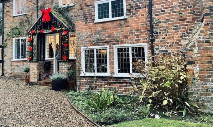 Warren Row House | Spacious, 1790's Beckfords Cottage by the Forest