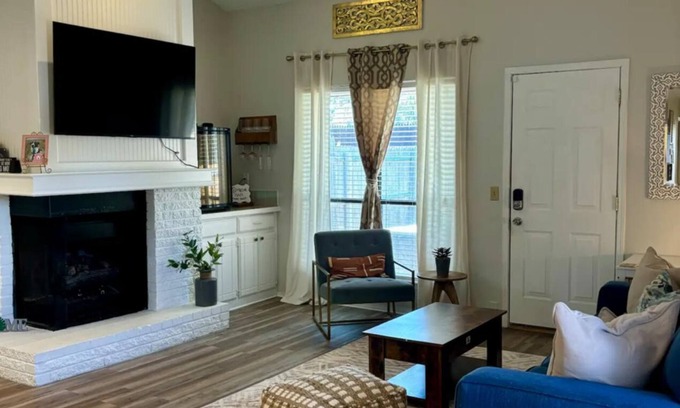 Oklahoma City House | Spacious 1Bd/1bath, Dog Friendly Townhome in safe area, NW Oklahoma City w/WiFi