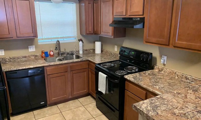 La Marque Apartment | Spacious 2/1 Modern Condo Great Location For Galveston, Beach, Fishing