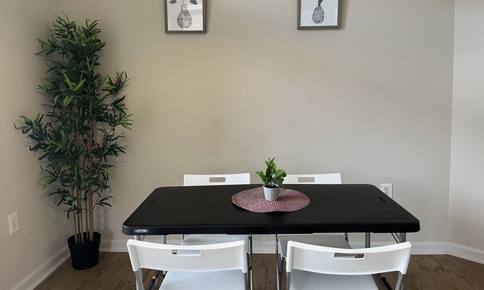 North Bethesda Apartment | Spacious 2/2 Home by Metro Station