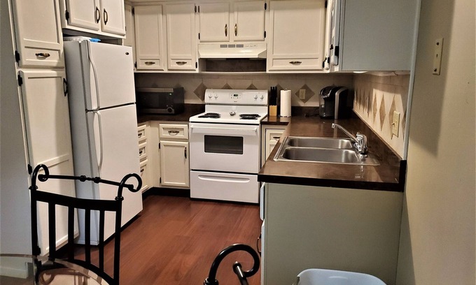 Bloomington Condo | Spacious 2 Bed Condo, Pet Friendly