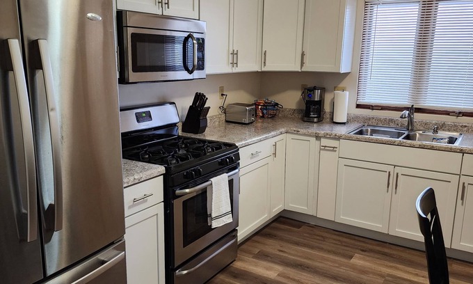 Thomasboro Apartment | Spacious 2 bedroom apartment