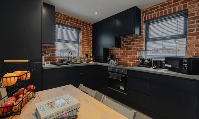 Enfield Highway Condo | Spacious 2-bedroom condo - Sleeps 5 - Free WiFi - Free Parking