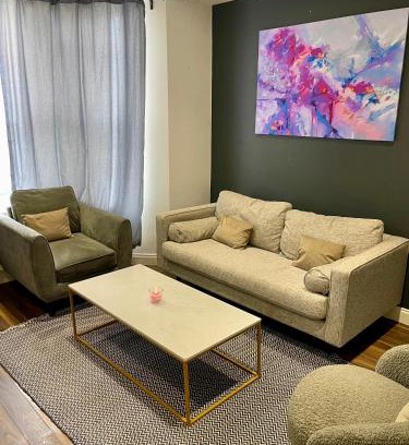 Wimbledon Park Apartment | Spacious 2 Bedroom Home with Garden and Driveway near Wimbledon
