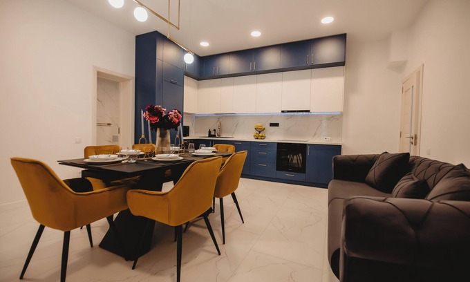 Old Town Apartment | Spacious 2-bedroom apartment with WiFi, AC in cool Cluj-Napoca