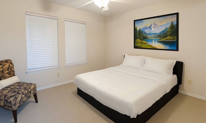 Richardson House | Spacious 2 Bedroom House | Everything within 4 mins Drive