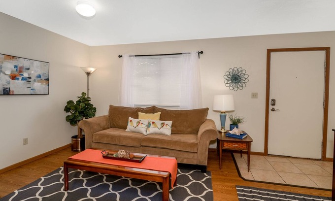 Akron Apartment | Spacious 2Bd Perfect for Traveling Professionals!