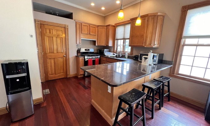 Inman Square House | Spacious 2BR 2BA Condo & 2x Parking, Minutes from Central Sq, MIT, Harvard.