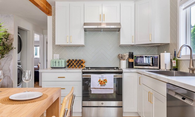 Ballard Apartment | Spacious 2BR Ballard Retreat w/AC and Fenced Yard