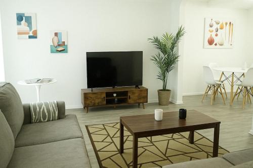 South Redondo Apartment | Spacious 2BR Townhouse - 3 Queens - Sleeps 8