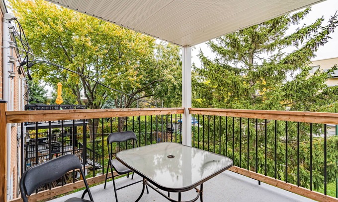 Montreal Apartment | Spacious 3 bdr apartment , Free parking