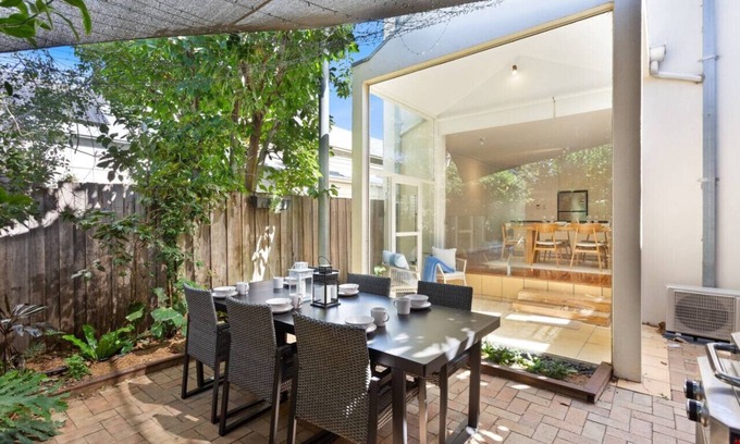 Flemington House | Spacious 3-Bed House near CBD