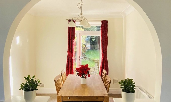 Prestwich House | Spacious 3 Bed Property with garden near Manchester City Centre