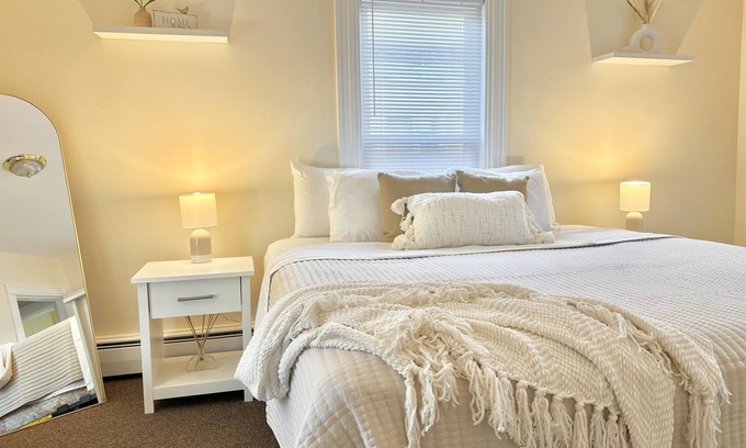Concord Apartment | Spacious 3 Bedroom 2 Bath First Floor Apt Close to Downtown Concord