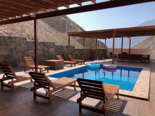 Calango House | Spacious 3-bedroom and 2 bathroom home with private pool and patio and free Wi-Fi
