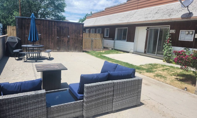Price Apartment | Spacious 3-bedroom apartment in a quiet neighborhood with WiFi
