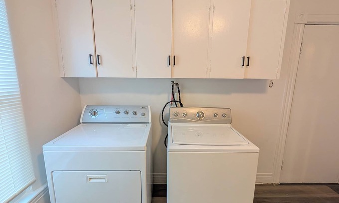 Utica Apartment | Spacious 3-bedroom apartment with WiFi, AC in enchanting Utica