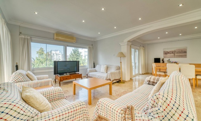 Zeytinlik Apartment | Spacious 3-bedroom apt., center of Kyrenia, sleeps 6, 5-star satisfaction rates