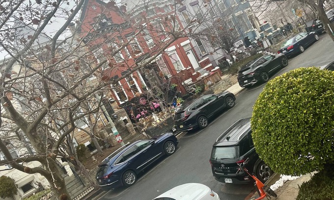 Eckington Apartment | Spacious 3-bedroom English Basement Walk to metro, NW DC, 1-mile to White House