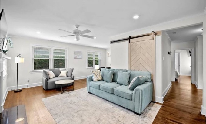 Barclay Downs House | Spacious 3 Bedroom in Myers Park!