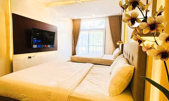 Baguio House | Spacious 3-bedroom Vacation Home with Private Deck Baguio City